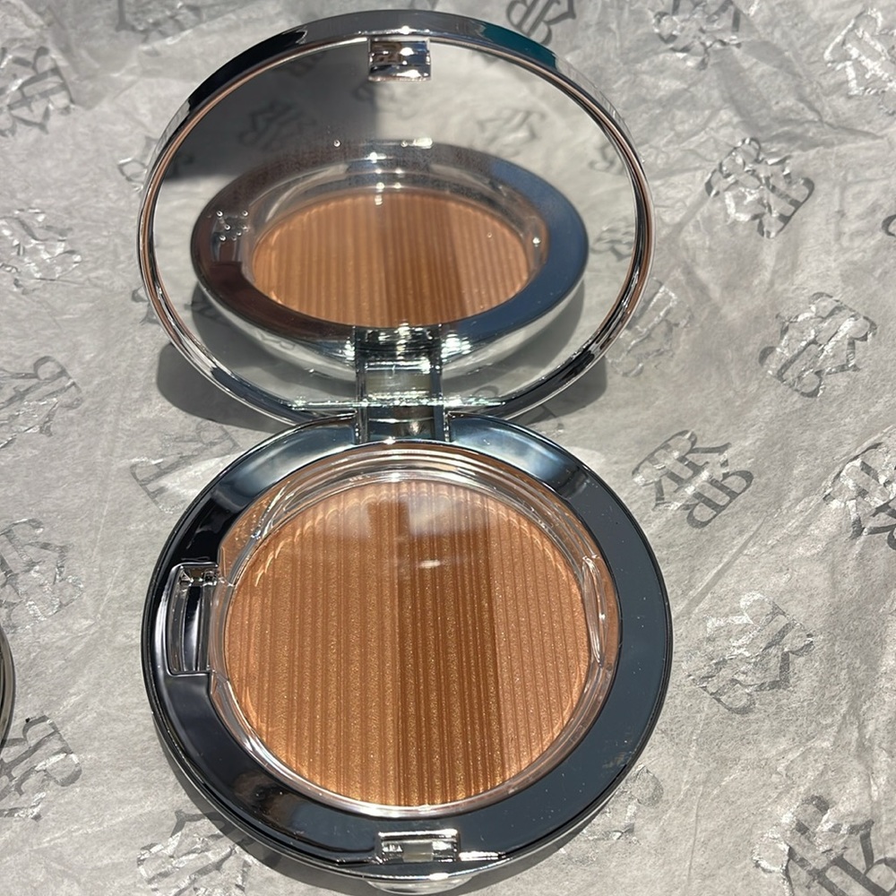 Amore Pacific Color Illuminating Compact